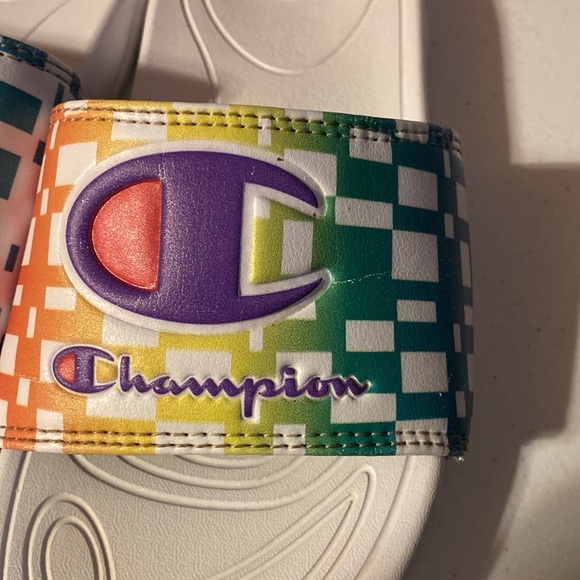 Champion youth slides size 1p. Very gently used. - Picture 4 of 7